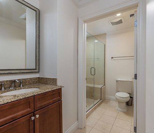 5a77ffaab0272a0d16126fbaa53c3fa6-cc_ft_576